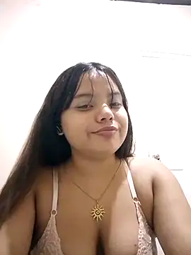 Daniela-Peruana online show from 05/18/26, 05:13