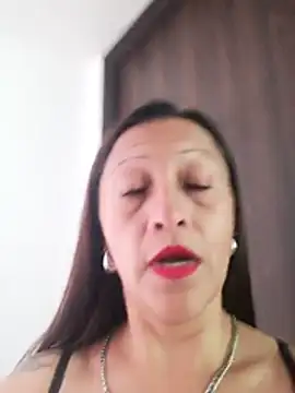 Snapshot of Vely_ chatting on 06/16/26, 08:44 Vely online show from 06/16/26, 08:44