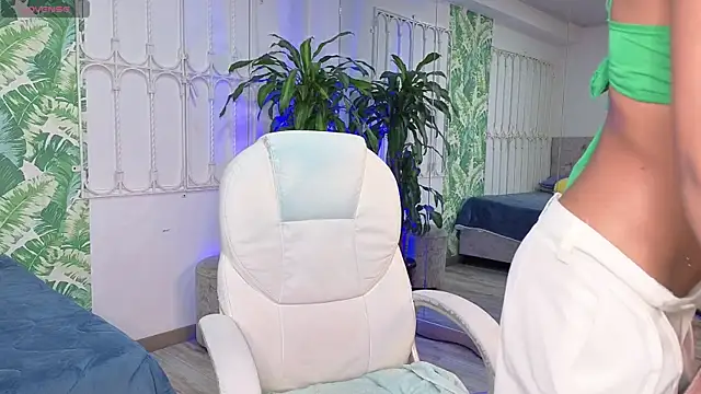 baby julieta00 online show from 06/22/26, 12:13