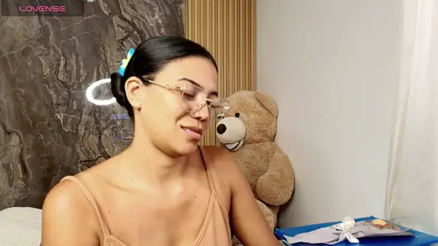 Snapshot of sun_cute chatting on 05/11/26, 10:40 sun cute online show from 05/11/26, 10:40