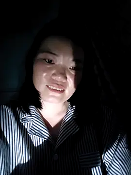 Snapshot of -Trici- chatting on 05/22/26, 08:25 -Trici- online show from 05/22/26, 08:25