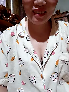Snapshot of -Trici- chatting on 06/17/26, 10:00 -Trici- online show from 06/17/26, 10:00