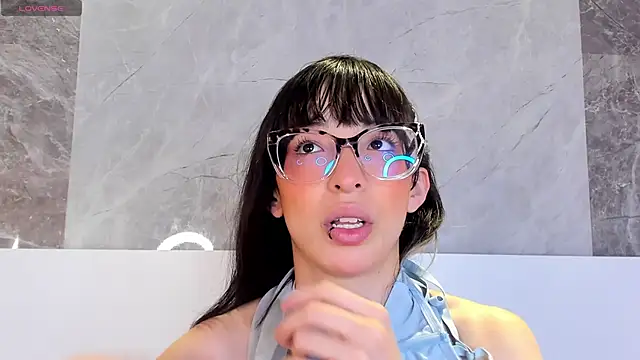 EmiliaBell  online show from 05/19/26, 01:28