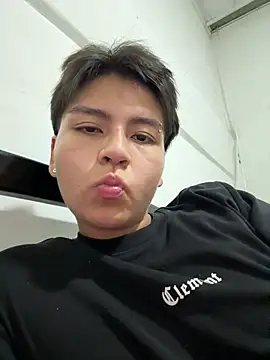 Snapshot of _maximo_1 chatting on 06/02/26, 04:03 maximo 1 online show from 06/02/26, 04:03