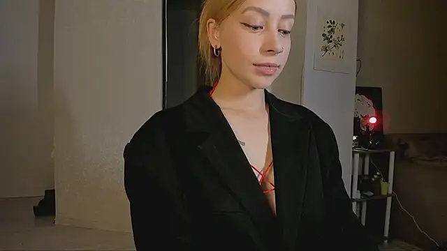 Snapshot of Jane_Bright chatting on 03/06/25, 08:59 Jane Bright online show from 03/06/25, 08:59