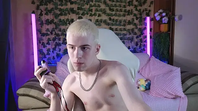 Snapshot of Tommy_CrashXXX chatting on 05/31/26, 04:58 Tommy CrashXXX online show from 05/31/26, 04:58