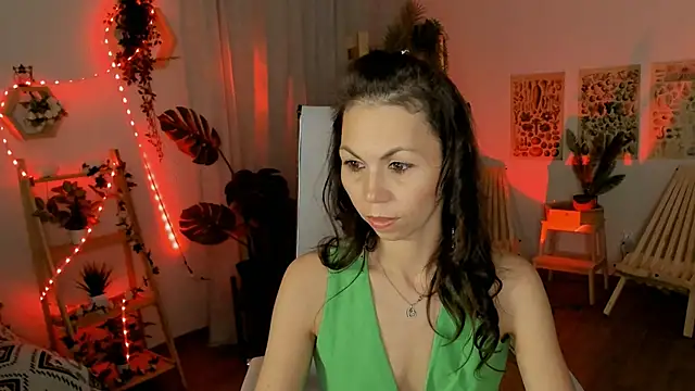TrasyMorris online show from 06/12/26, 04:28