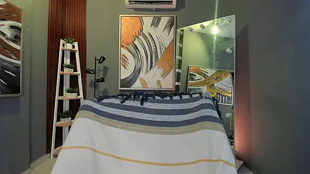 Mia Velvee online show from 06/18/26, 12:20
