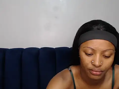Snapshot of Youngling05 chatting on 06/26/26, 06:18 Youngling05 online show from 06/26/26, 06:18