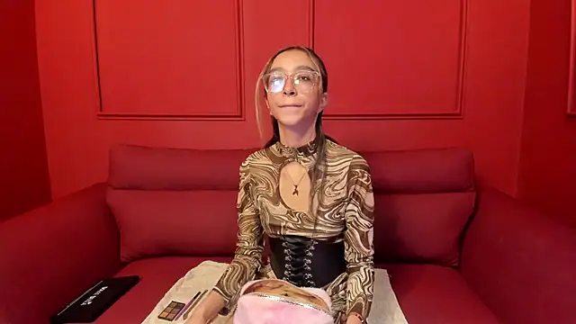 HannaCarttier  online show from 05/27/26, 12:24