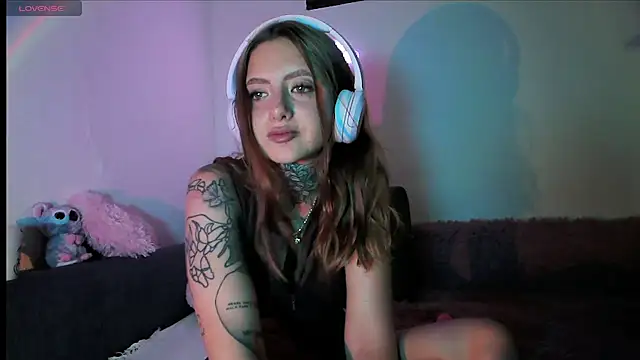 Snapshot of brat_rebeca chatting on 07/15/26, 06:57 brat rebeca online show from 07/15/26, 06:57