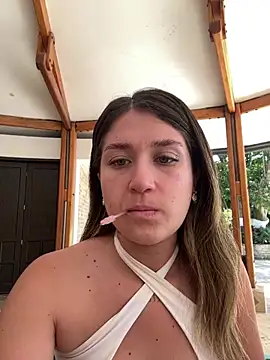 IsabelleMilan online show from 06/19/26, 03:16