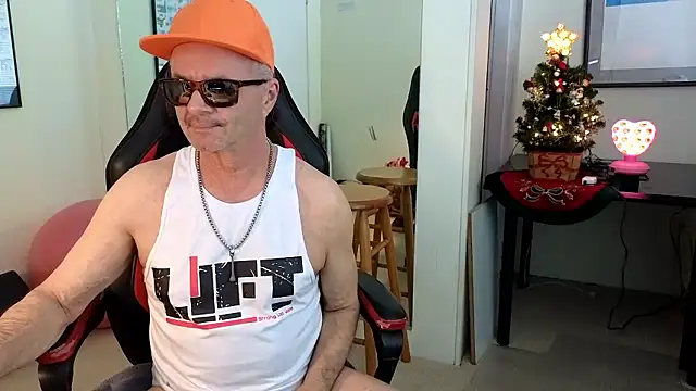 Snapshot of hotdadbod chatting on 12/08/24, 09:08 hotdadbod online show from 12/08/24, 09:08
