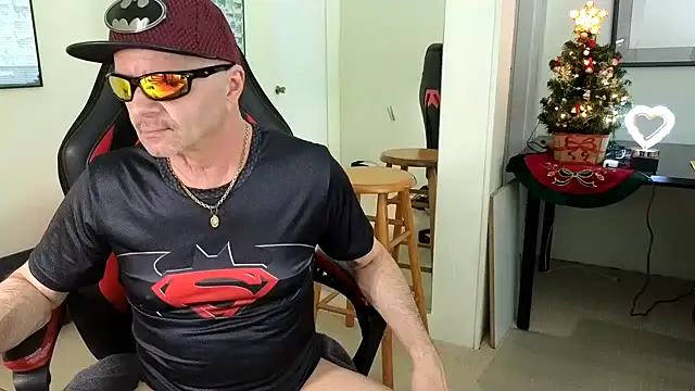 Snapshot of hotdadbod chatting on 12/13/24, 09:20 hotdadbod online show from 12/13/24, 09:20