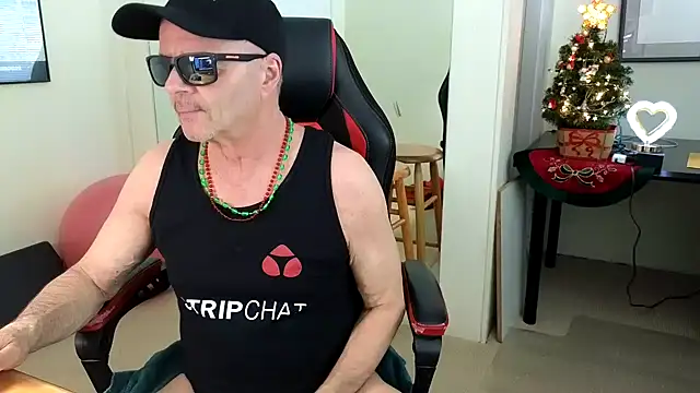 Snapshot of hotdadbod chatting on 12/19/24, 09:17 hotdadbod online show from 12/19/24, 09:17