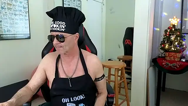 Snapshot of hotdadbod chatting on 12/27/24, 09:32 hotdadbod online show from 12/27/24, 09:32