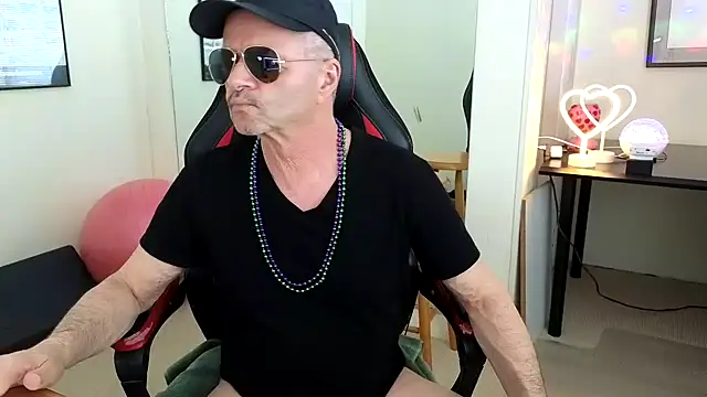 Snapshot of hotdadbod chatting on 01/03/25, 09:36 hotdadbod online show from 01/03/25, 09:36