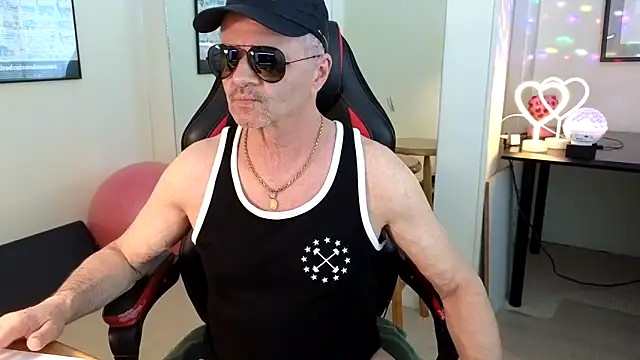 Snapshot of hotdadbod chatting on 01/04/25, 09:41 hotdadbod online show from 01/04/25, 09:41