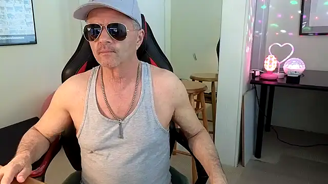 Snapshot of hotdadbod chatting on 01/08/25, 09:23 hotdadbod online show from 01/08/25, 09:23