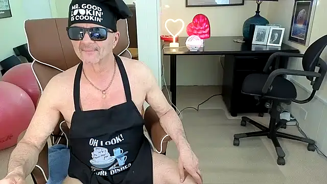 Snapshot of hotdadbod chatting on 10/07/25, 09:01 hotdadbod online show from 10/07/25, 09:01