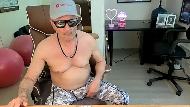 Snapshot of hotdadbod chatting on 06/07/26, 08:45 hotdadbod online show from 06/07/26, 08:45