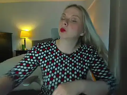 Laviora online show from 05/18/26, 02:29