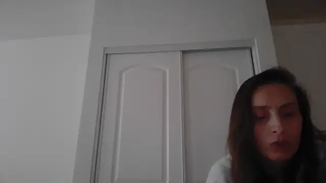 Snapshot of Luxeluvly chatting on 05/13/26, 02:14 Luxeluvly online show from 05/13/26, 02:14