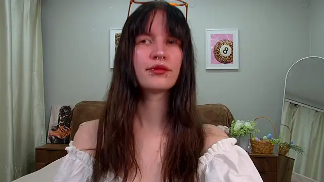 Snapshot of VivianCaro chatting on 05/14/26, 08:21 VivianCaro online show from 05/14/26, 08:21