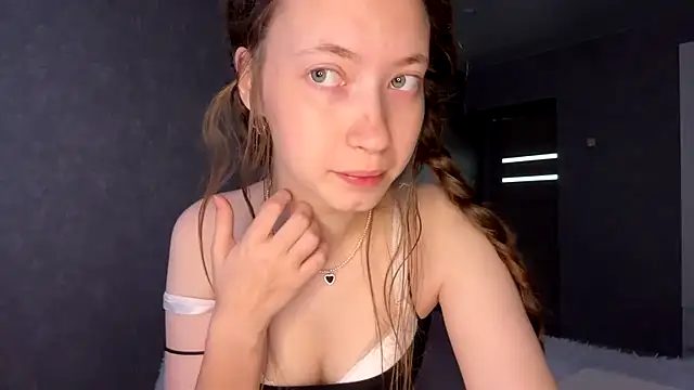Snapshot of Emily_Mur_ chatting on 07/03/26, 05:03 Emily Mur online show from 07/03/26, 05:03