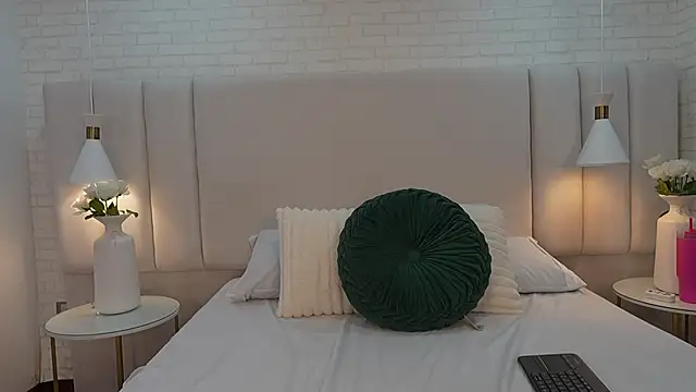 GabyJones  online show from 06/26/26, 12:20
