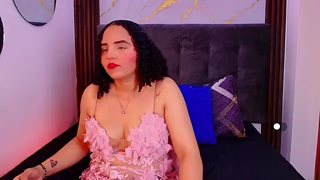 Snapshot of Sol__Latina chatting on 06/20/26, 03:31 Sol Latina online show from 06/20/26, 03:31