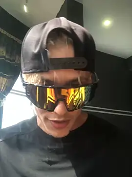 Snapshot of maxwell_crazy1 chatting on 05/14/26, 03:08 maxwell crazy1 online show from 05/14/26, 03:08