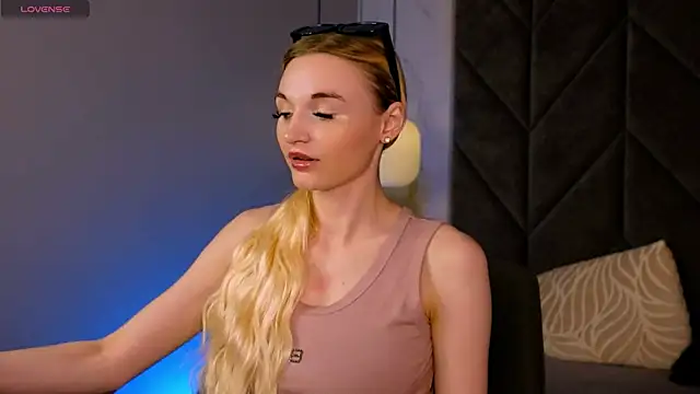Mila  Lux online show from 05/23/26, 01:48