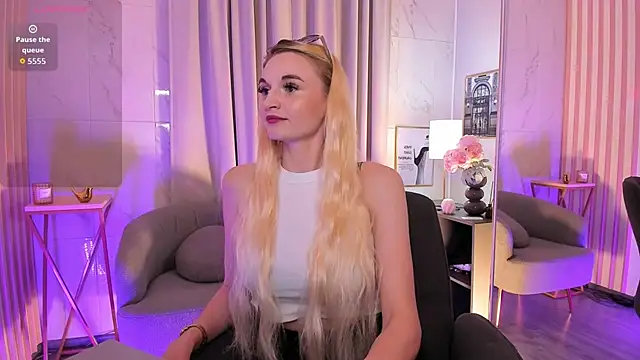 Mila  Lux online show from 06/14/26, 01:46