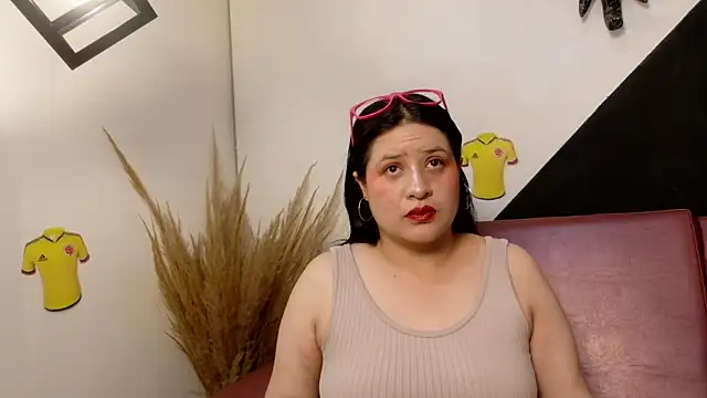 Laura  Castillo  online show from 07/01/26, 12:40