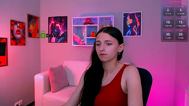 Snapshot of caroline_honeyy chatting on 06/08/26, 01:00 caroline honeyy online show from 06/08/26, 01:00