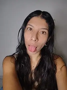 Snapshot of MelanyMo_on chatting on 05/25/26, 09:48 MelanyMo on online show from 05/25/26, 09:48