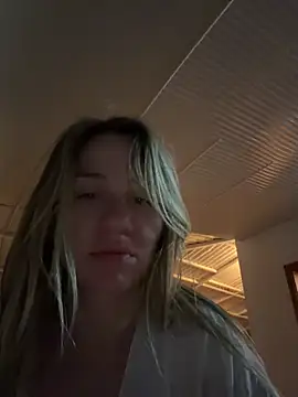 Snapshot of AnnaMist_ chatting on 06/20/26, 06:54 AnnaMist online show from 06/20/26, 06:54