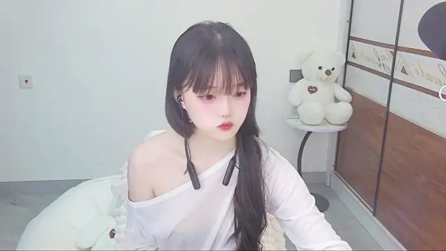 Evil-Bunny007 online show from 05/16/26, 10:36