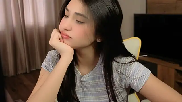 Snapshot of honeylanaa chatting on 05/15/26, 04:30 honeylanaa online show from 05/15/26, 04:30