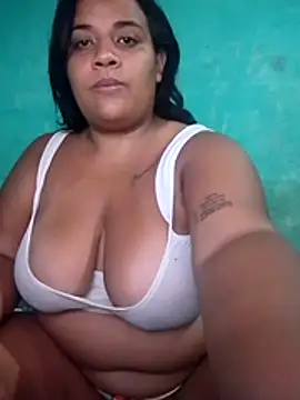 Snapshot of sexy-latina24u chatting on 05/18/26, 04:02 sexy-latina24u online show from 05/18/26, 04:02