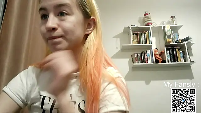 Emilya201 online show from 05/17/26, 11:56