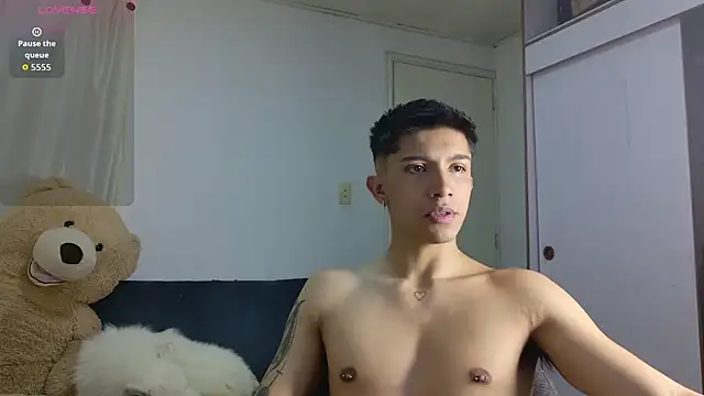 Snapshot of Thesaint_xxx chatting on 06/25/26, 11:42 Thesaint xxx online show from 06/25/26, 11:42