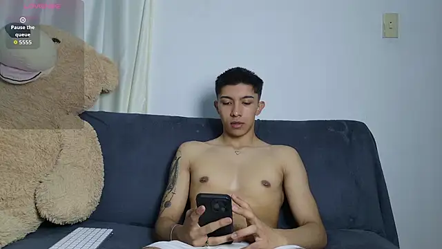 Snapshot of Thesaint_xxx chatting on 06/27/26, 10:48 Thesaint xxx online show from 06/27/26, 10:48