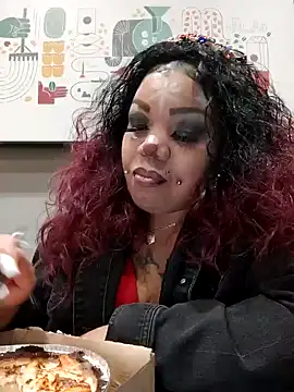 Snapshot of NailGoddessnow chatting on 12/25/24, 01:31 NailGoddessnow online show from 12/25/24, 01:31