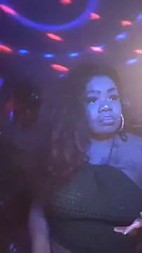 Snapshot of NailGoddessnow chatting on 01/25/25, 04:02 NailGoddessnow online show from 01/25/25, 04:02