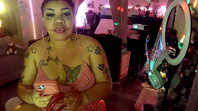 Snapshot of NailGoddessnow chatting on 04/26/26, 03:04 NailGoddessnow online show from 04/26/26, 03:04