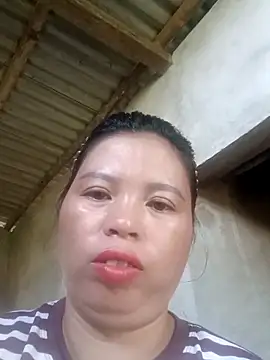 Snapshot of -Yeyi- chatting on 05/27/26, 12:18 -Yeyi- online show from 05/27/26, 12:18