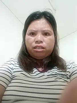 Snapshot of -Yeyi- chatting on 06/03/26, 06:24 -Yeyi- online show from 06/03/26, 06:24