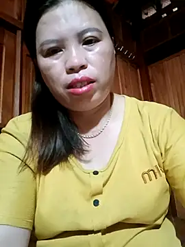 Snapshot of -Yeyi- chatting on 06/18/26, 11:42 -Yeyi- online show from 06/18/26, 11:42